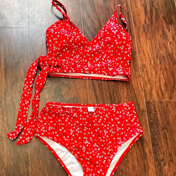 SHEIN Red ditsy print bikini, size medium, never worn - Picture 2 of 7
